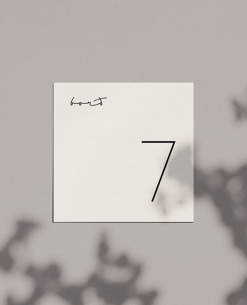 NÚMER 4 — BORÐAMERKINGAR